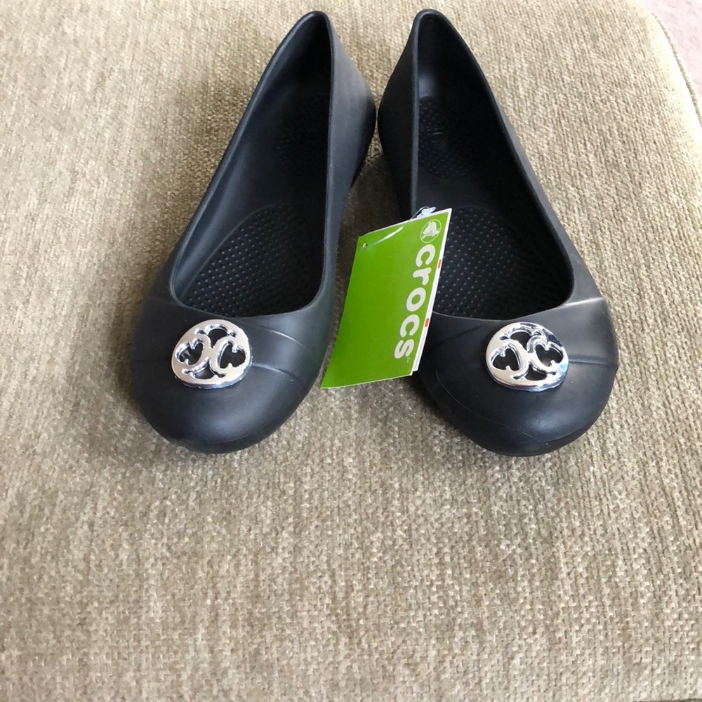 NWT Crocs Ladies Gianna flat BLACK size 10